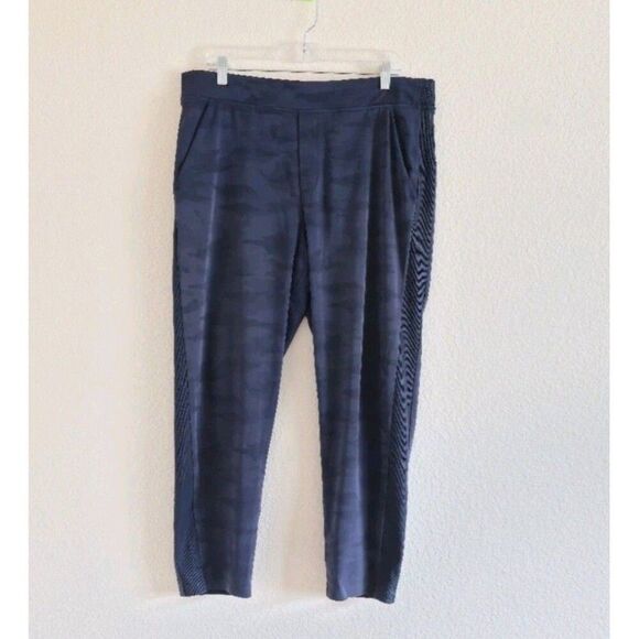 Athleta Brooklyn Ankle Pants Blue Camo Womens Size 16 - Picture 2 of 8
